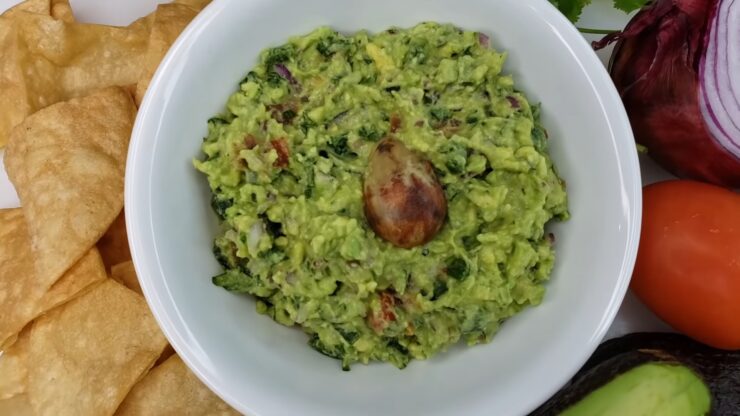 Guacamole with Totopos